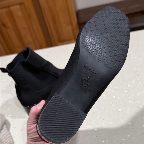 Donald J. Pliner Elegant Black Ankle Boots - Picture 8 of 11